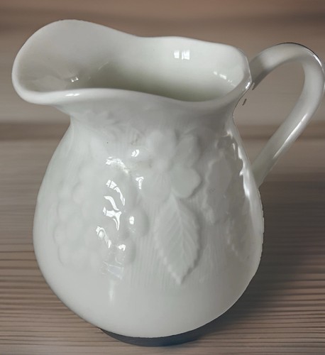 Wedgwood strawberry vine - strawberry,