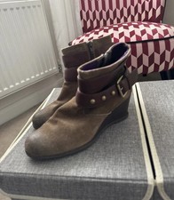 Ladies Clarks Goretex Boots In Size 5.5D