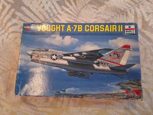 Esci model kit vought a - esci,