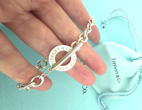 Tiffany toggle logo - tiffany, &