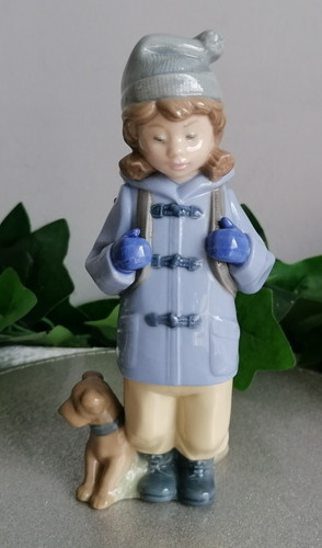 Lladro girl hitchiking with - hitchiking,