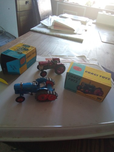 Corgi fordson major - 54,