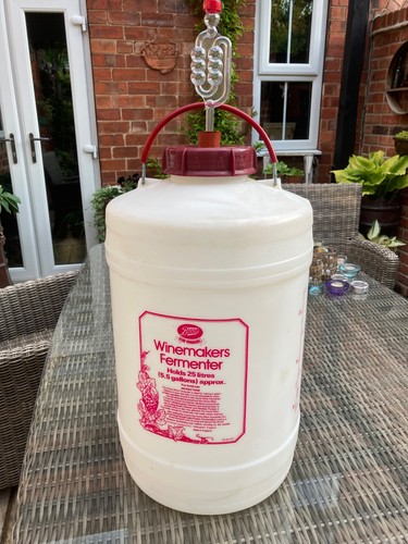 Home brew fermentation - fermentation, bucket