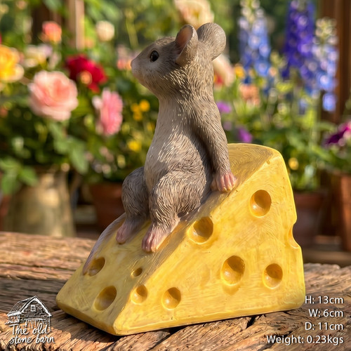 Mouse cheese sculpture - on,