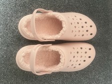 Women’s Brand New Baby Pink Fur Lined Pair Of Imitation Crocs Size 7