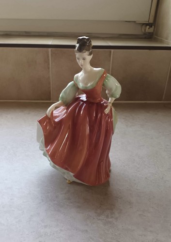 Royal doulton figure fair - royal,