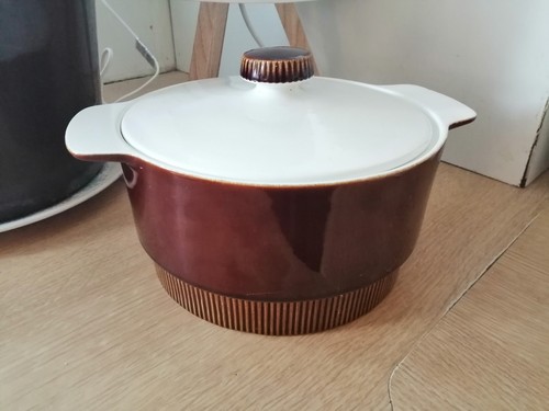 Poole pottery chestnut - poole, compact