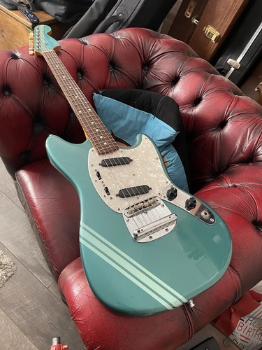 Fender mij mustang competition - fender,