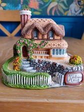 Naturecraft Peter Tomlins Memory Lane Cottages Figurine