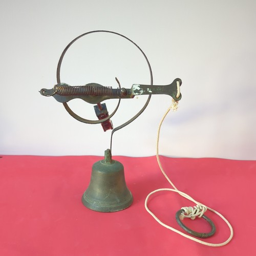 Antique shop front door bell - front,