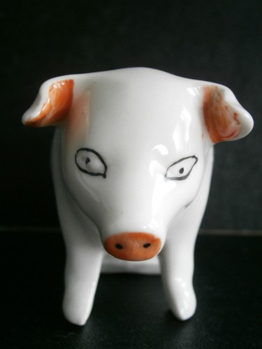 Crested china sitting pig - crested,