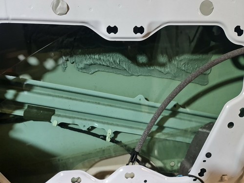 Ford fiesta front window - ford,