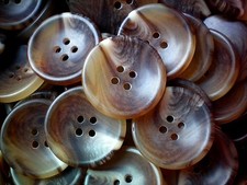 Buttons 25mm 40L Golden Light