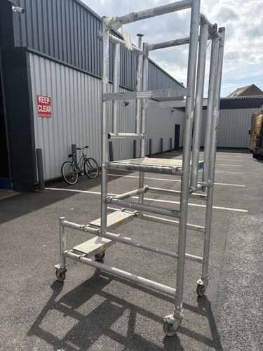 Aluminium podium tower - aluminium,