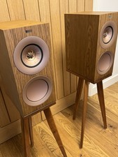KEF R3 Walnut Bookshelf Loud