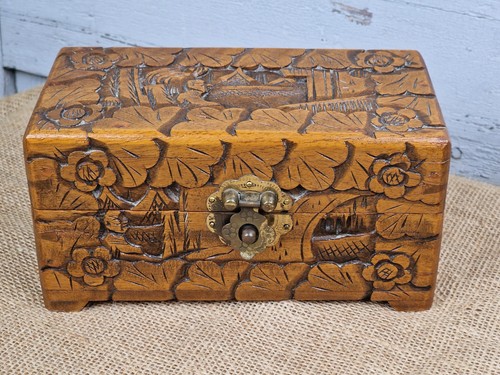 Vintage chinese hand - hand, carved