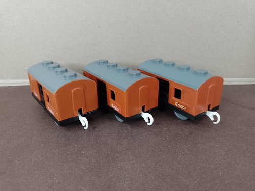 Three mail wagons - wagons, tomy
