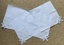 Napkins serviettes x 4 White Lace Edge Vintage square 11 inches 28cm New Fabric