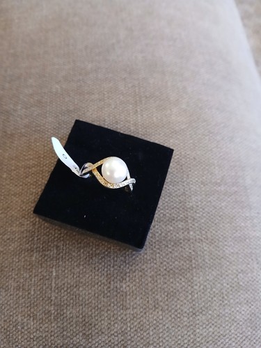 Silver and pearl - size, o
