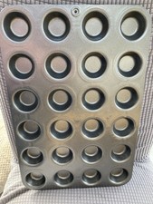 Muffin Tin Pamper Chef Good Condition 