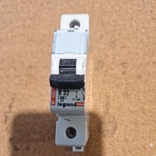 LEGRAND 32 AMP CURVE B 6kA MCB