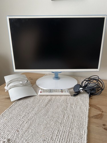Samsung white led tv - 24",