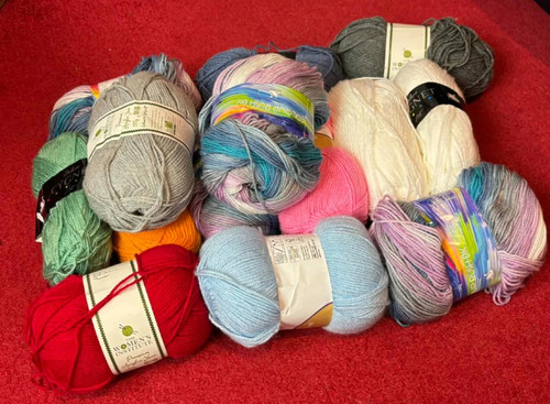 Big bundle acrylic wool - of,