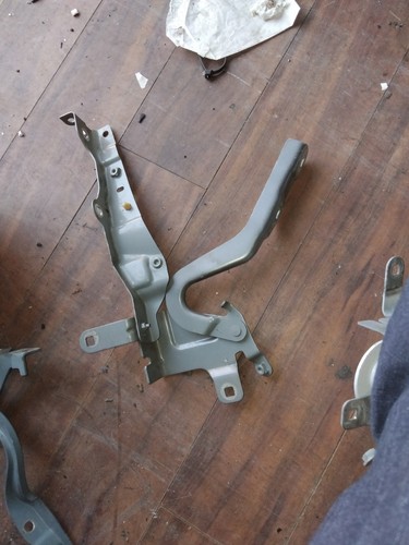 Renault clio bonnet hinges - renault,