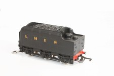 WRENN W2240 L.N.E.R.BLACK 2-8-0 8F FREIGHT TENDER  MINT TO NEW CONDITION
