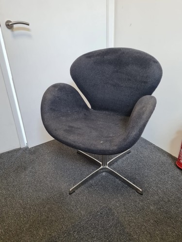 Stunning arne jacobsen replica - stunning,