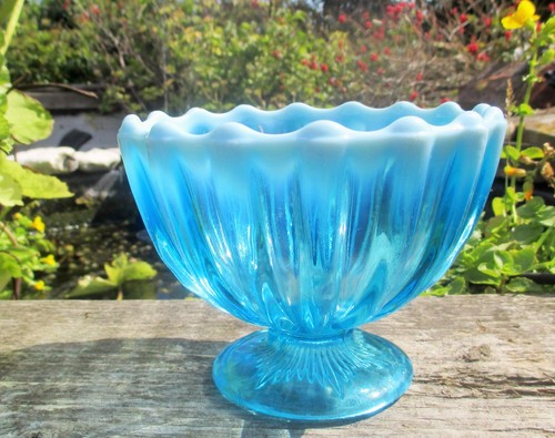Blue pearline glass bowl 19th - blue,