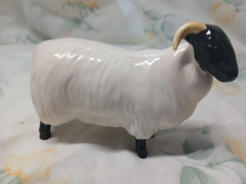 Beswick ewe white - ewe, )
