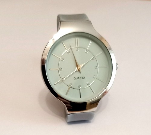 Avon quartz watch working - watch.,