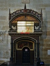 PHOTO  IGLESIA CATEDRAL OF ST DOMINGO OF CALZADA LA RIOJA SPAIN LIVE CHICKENS RE
