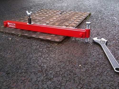Mustang manhole seal breaker - manhole,