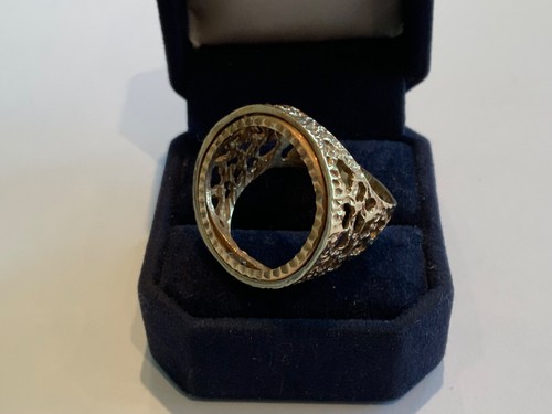 Stunning 9ct gold vintage - stunning,