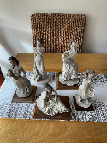 Belcari figurines - ,