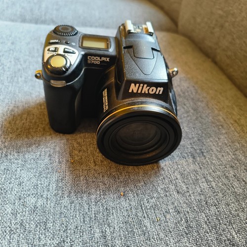 Nikon coolpix e5700 - nikon,