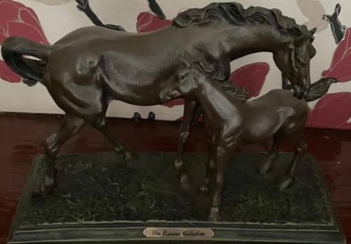 Horse and foal figurine - ,