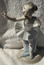 Nao by Lladró "My First Bow"