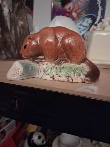 Beswick beaver log - on,