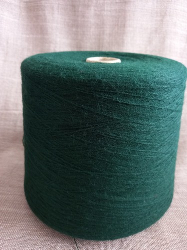 Machine knitting yarn