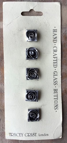 Buttons tracey grist - by,