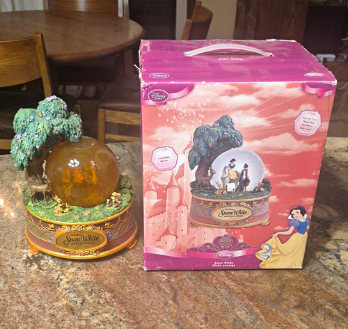 Disney store snow - disney, and