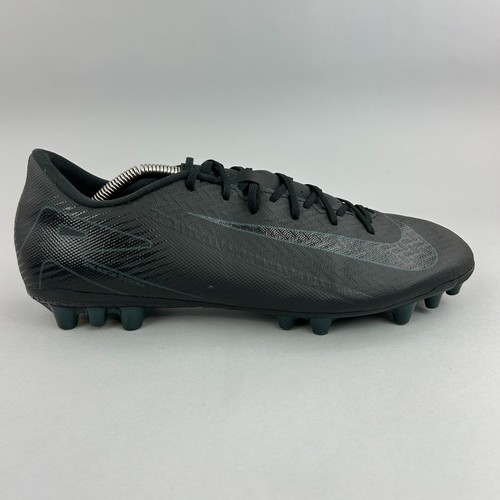 Nike football boots size uk11 - football,