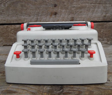 Vintage Retro Original Petite Children's Typewriter Serial No. 37171