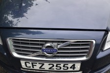 Volvo S80 GREY INSET 2010 FACELIFT GRILLE WITH BADGE.