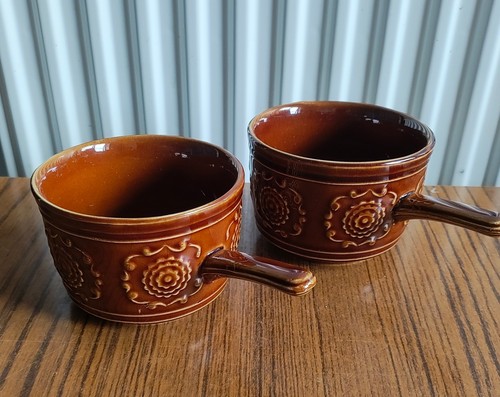 Two tams handled soup bowls - -,