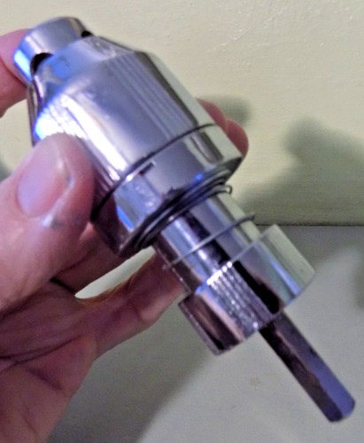 Keyless drill chuck with - with, a