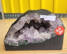Stunning amethyst geode cave - stunning,